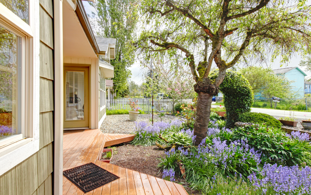 5 Must-Know Benefits of Summer Curb Appeal for St. Louis Homeowners