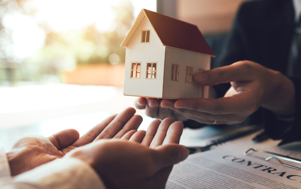 St. Louis Home Sellers: Should You Accept the First Offer or Wait for More?